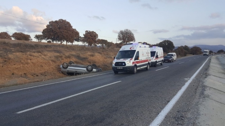 Kontrolden Çıkan Otomobil Şarampole Yuvarlandı: 1 Hafif Yaralı