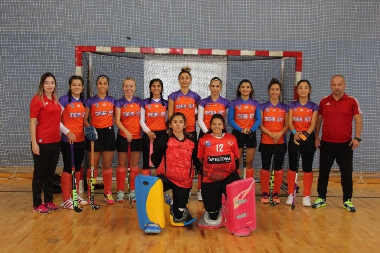 Zonguldak’ta Hokeyin Sultanları 102 Golle Fırtına Estirdi