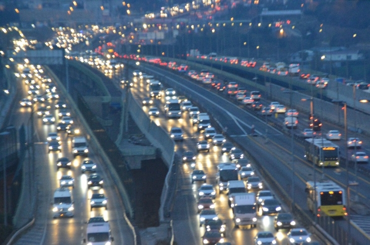 Okullar Açıldı, Trafik Yoğunluğu Başladı
