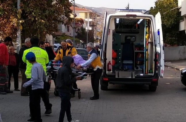 Hafif Ticari Araç İle Bisiklet Çarpıştı: 2 Yaralı