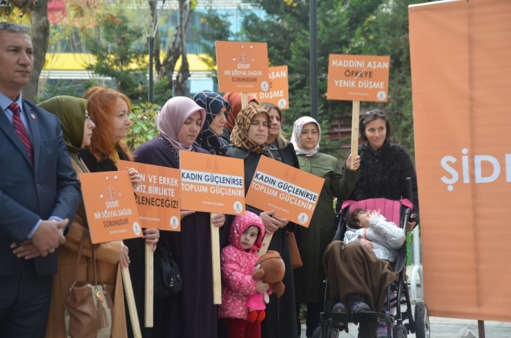 Ak Kadınlardan Kadına Yönelik Şiddetle Mücadele Uluslararası Dayanışma Günü Açıklaması