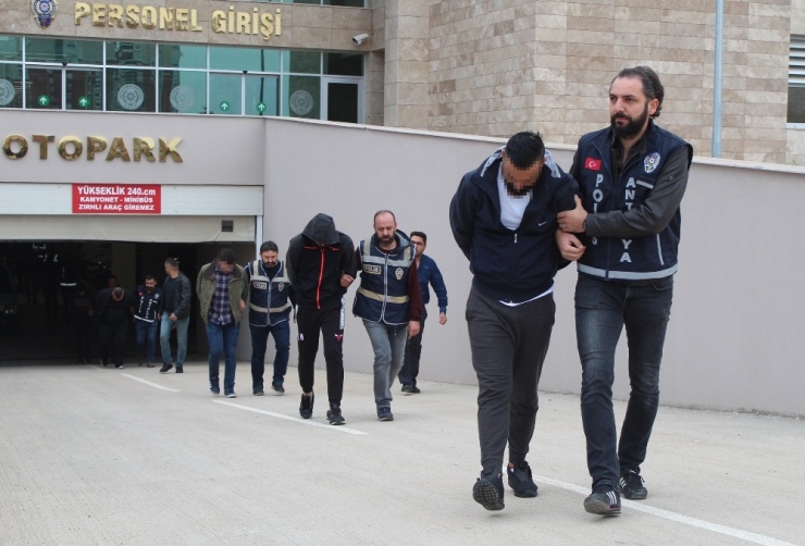 Antalya’da "Jigolo Yapma" Vaadiyle Dolandırıcılık: 19 Gözaltı