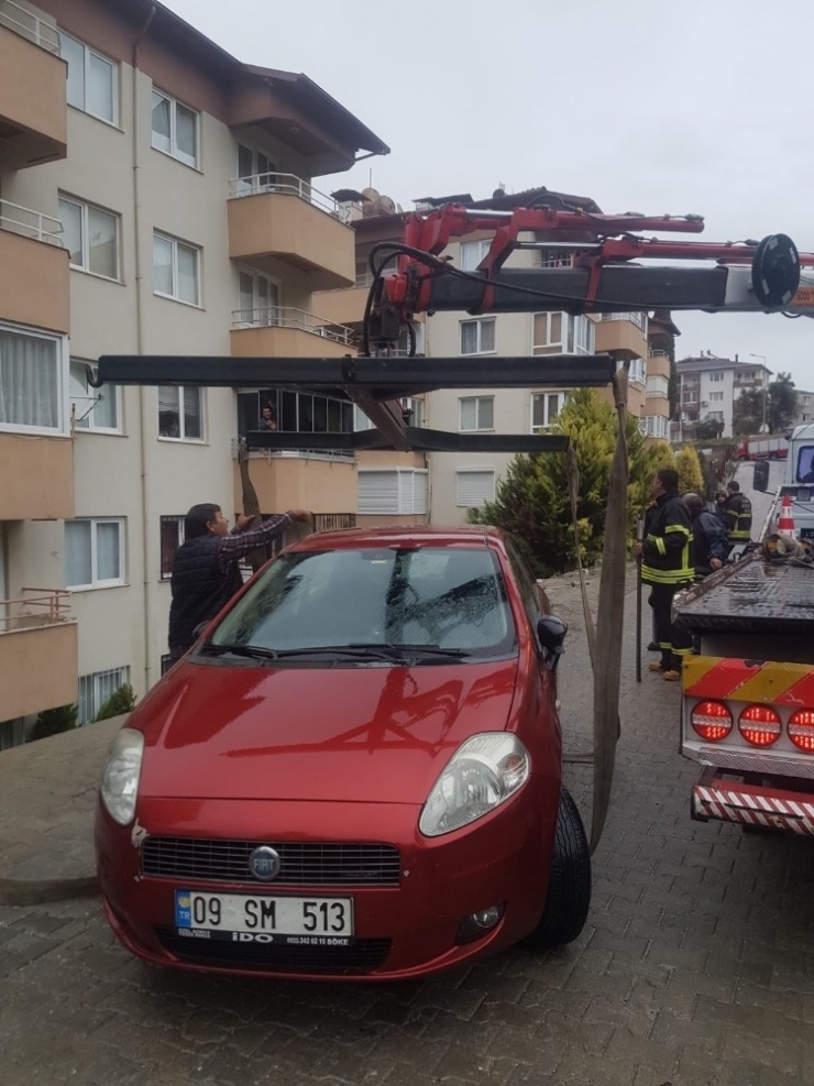 Kuşadası’nda İstinat Duvarı Çöktü