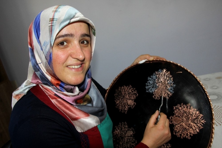 Bakırcılık Sanatına İlgi Duydu, Erzincan’ın Tek Kadın Bakır Ustası Oldu
