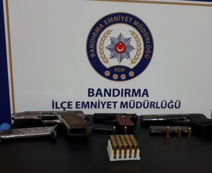 Balıkesir’de Polisten Silah Operasyonu