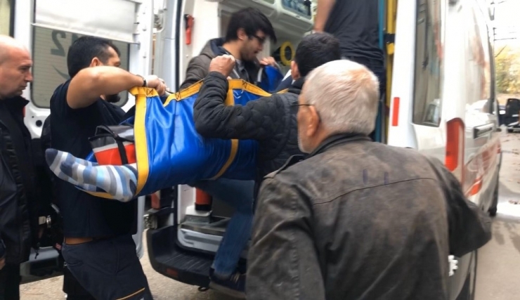 Alkol Komasına Girdi, Yakınları Tarafından Evde Hareketsiz Bulundu