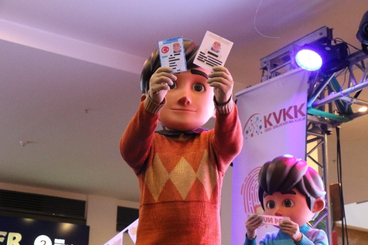 Rafadan Tayfa’yı Karşılarında Gören Çocuklar Çılgınca Eğlendi