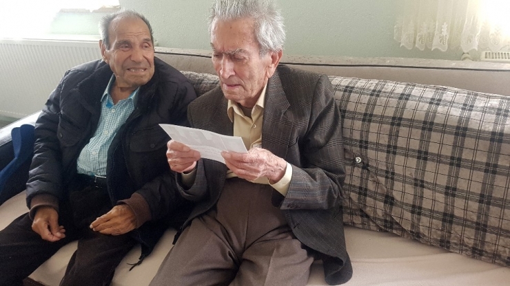 70 Yıl Sonra Dedektif Gibi İz Sürüp Öğretmenini Buldu