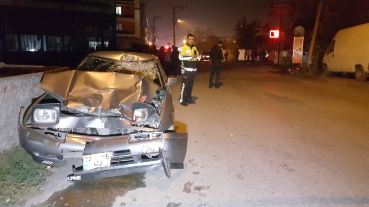 Otomobil İle Elektrikli Bisiklet Çarpıştı: 3 Yaralı