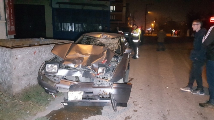 Otomobil İle Elektrikli Bisiklet Çarpıştı: 3 Yaralı