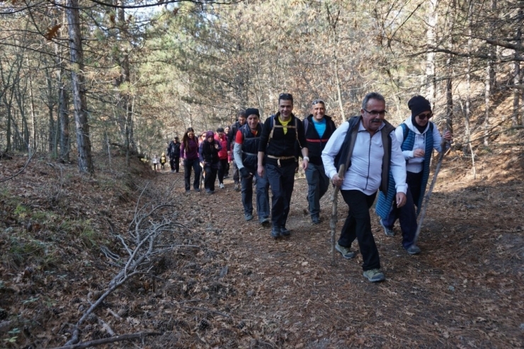Öğretmenler Günü’nü 16 Kilometrelik Yürüyüş İle Kutladılar