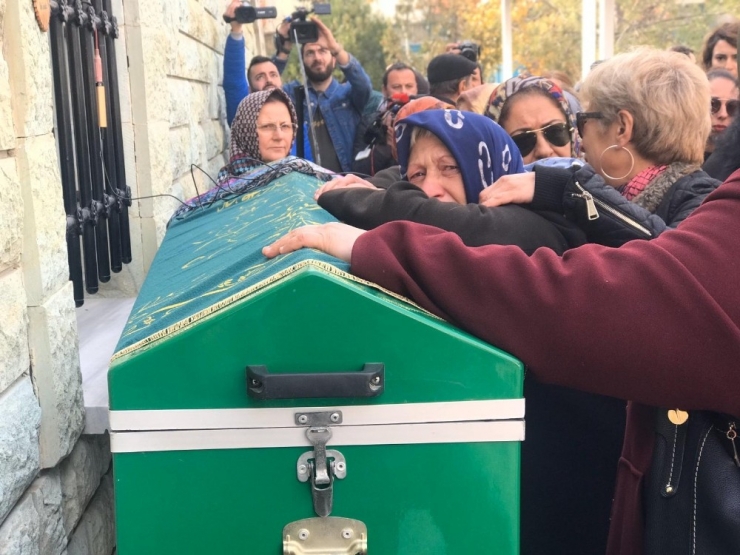 Kadına Şiddet Gününde Kızın Kaybeden Annenin Feryadı