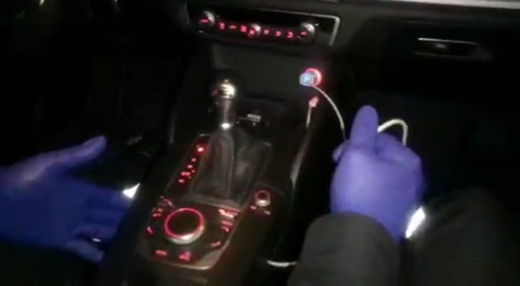 Etiler’de Lüks Otomobilin Vites Zulasından Uyuşturucu Fışkırdı