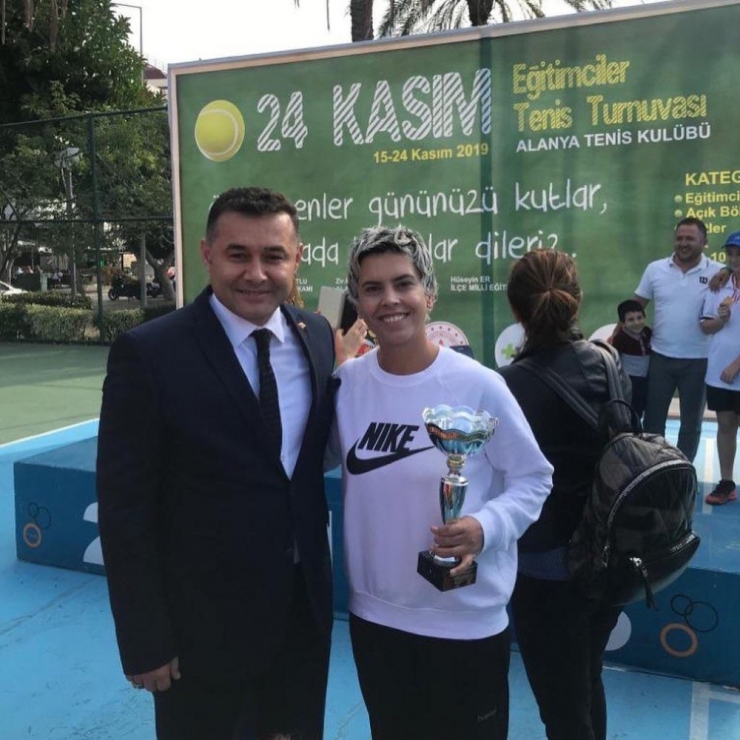 Öğretmenler Gününde Şampiyon Oldu