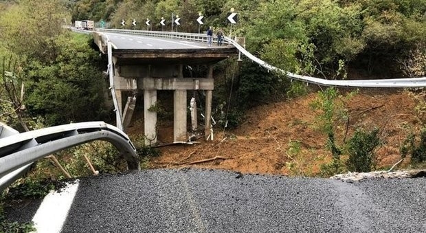 İtalya’da Şiddetli Yağışlar Nedeniyle Viyadük Çöktü