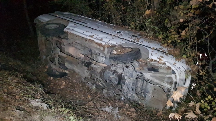 Aracıyla Şarampole Yuvarlandı, Arayan Polislere "Şehir Dışındayım" Dedi