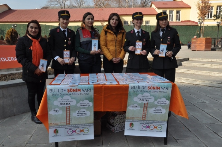 Kars’ta Kadına Şiddete Dikkat Çekildi