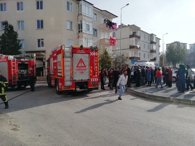 Turgut Reis Mahallesindeki Yangın İtfaiye Ekiplerini Harekete Geçirdi