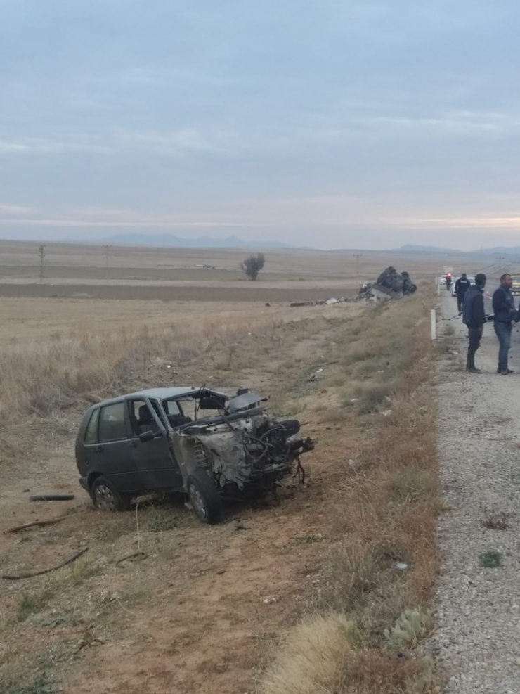 Otomobil Tır İle Çarpıştı: 1 Ölü, 1 Yaralı