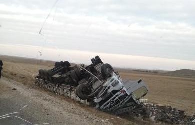 Otomobil Tır İle Çarpıştı: 1 Ölü, 1 Yaralı