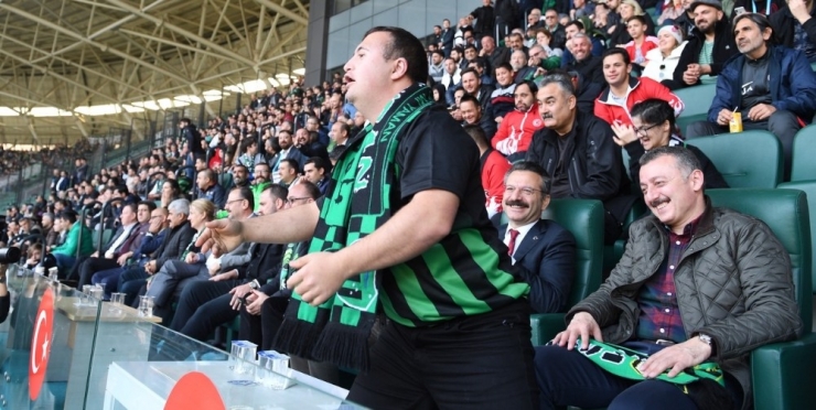 Down Sendromlular Futsal Milli Takımı’ndan Kocaelispor’a Büyük İlgi