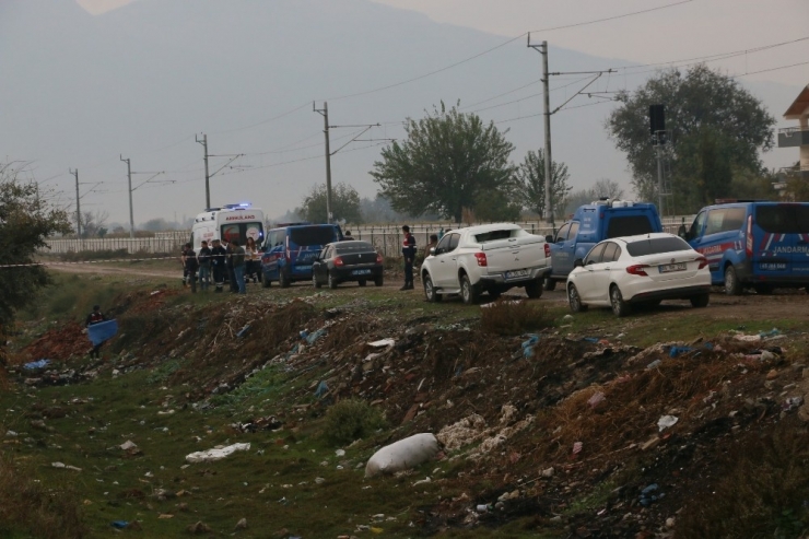 Manisa’da Kolu Koparılmış Erkek Cesedi Bulundu