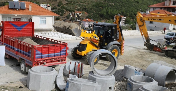 Kavaklıdere’de 30 Günde 2 Bin Metre Kanalizasyon Hattı Döşendi