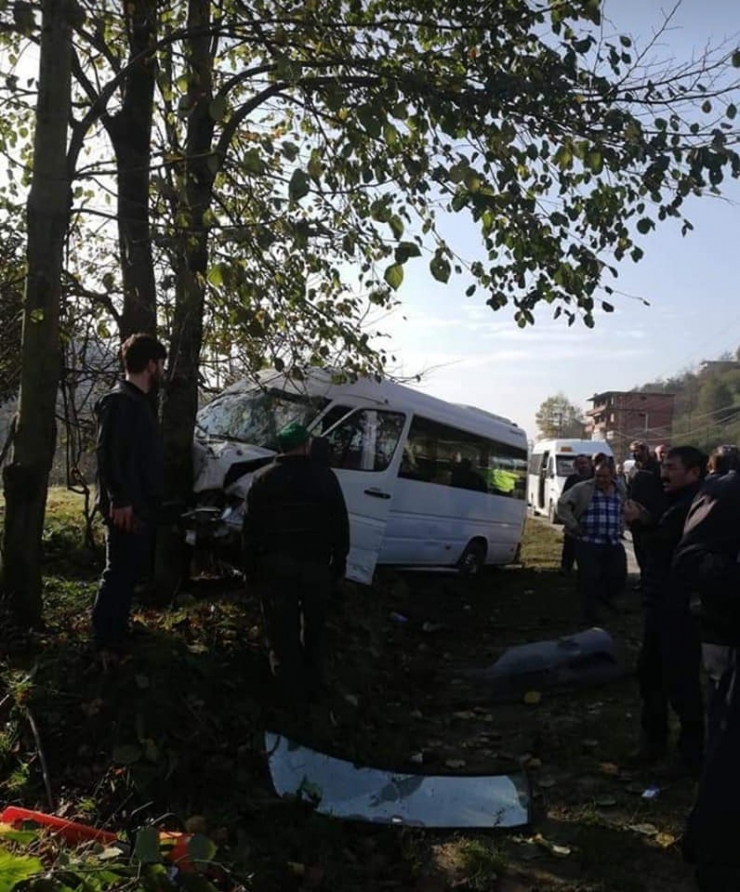 Rize’de Trafik Kazası: 15 Yaralı