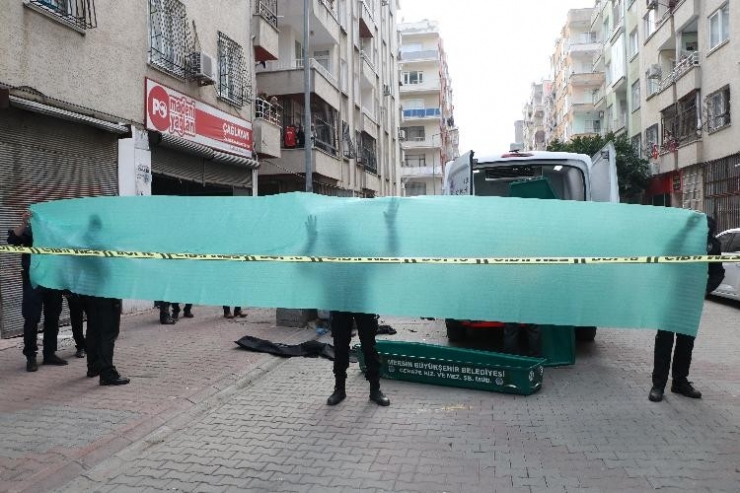 Yeni Doğan Bebeği Çöp Konteynerine Annesi Atmış