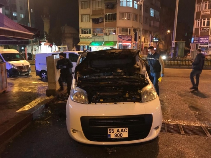 Bunalıma Giren Şahıs Kendi Aracını Yaktı