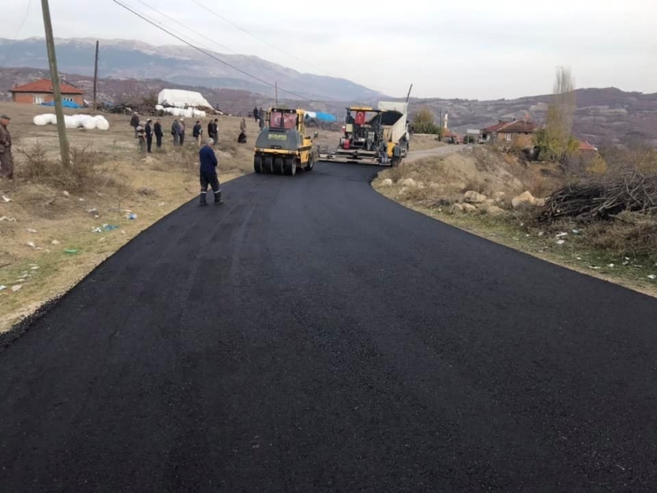 Şaphane’de Köy Yollarına Sıcak Asfalt