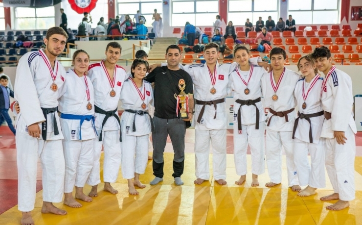 Gemlik Belediyespor Judoda Ümitler 1. Liginde