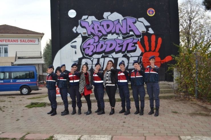 Kadın Astsubaylar, "Kadına Şiddete Dur" Dedi