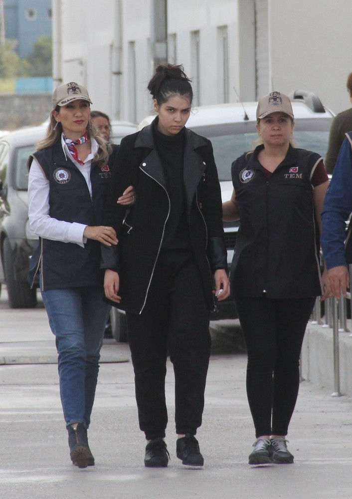 Fransız Kadın Deaş’a Katılmak Üzereyken Yakalandı