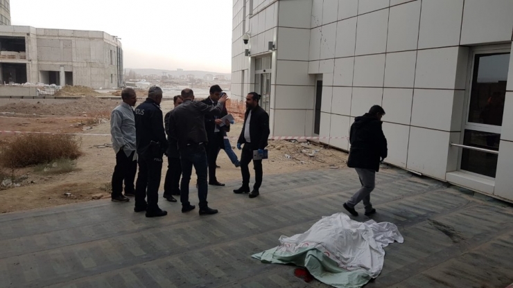 Kanser Hastası Hastanenin 4. Katından Atlayıp İntihar Etti