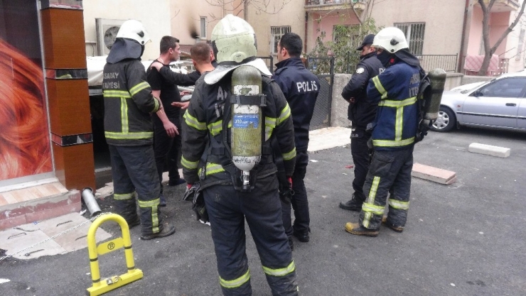 Aksaray’da 4 Katlı Binada Yangın Paniği