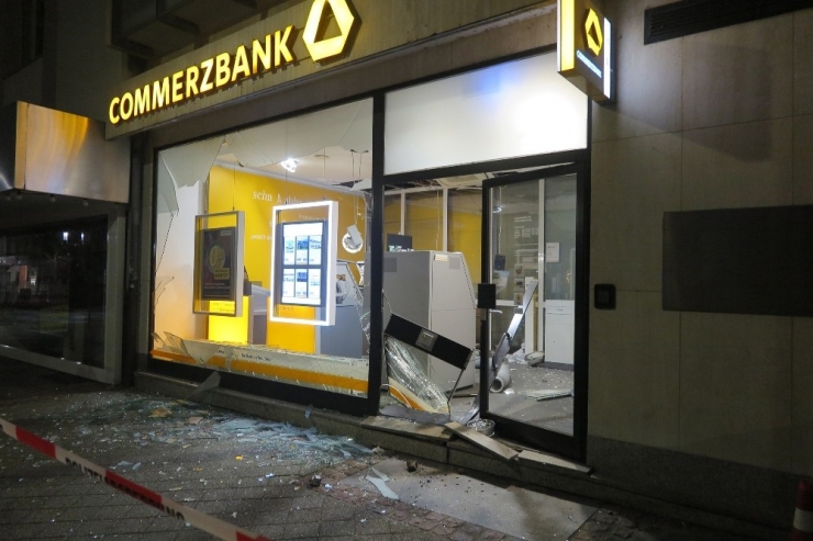 Atm’yi Havaya Uçurup Soydular