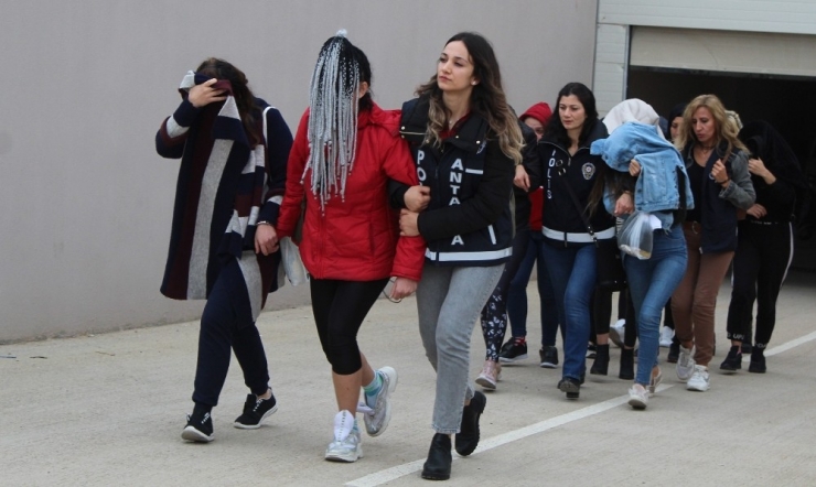 Antalya’da "Jigolo Yapma" Vaadiyle Dolandırıcılığa 9 Tutuklama