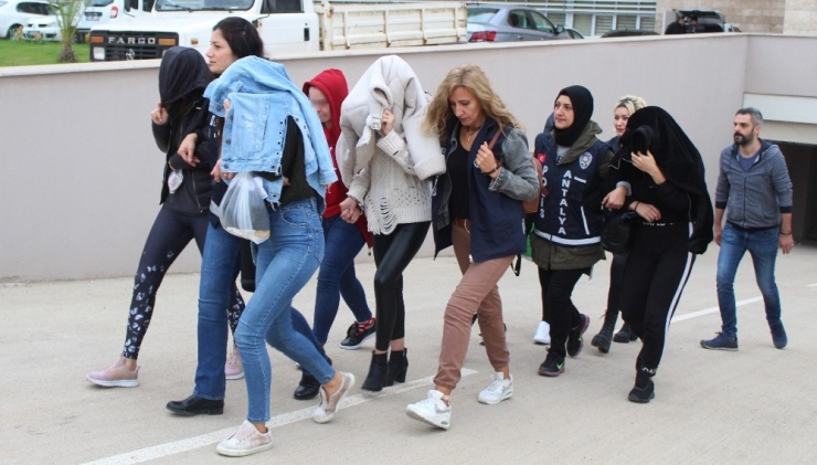 Antalya’da "Jigolo Yapma" Vaadiyle Dolandırıcılığa 9 Tutuklama