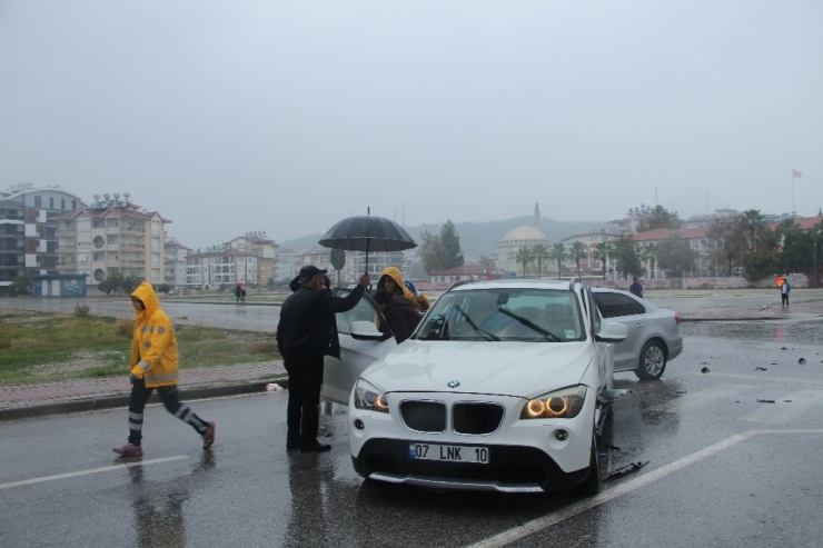 Antalya’da Trafik Kazası: 1 Yaralı