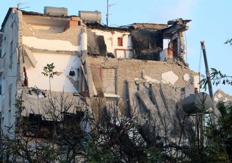 Arnavutluk Depreminde Ölü Sayısı 9’a Yükseldi