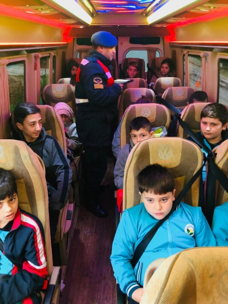 Jandarma Okul Servis Araçlarını Denetledi