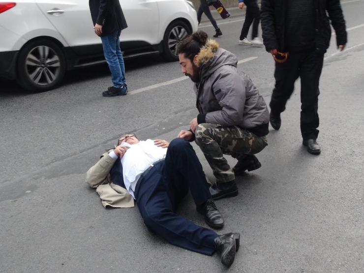 Beyoğlu’nda Motosikletin Çarptığı Yaşlı Adam Yaralandı