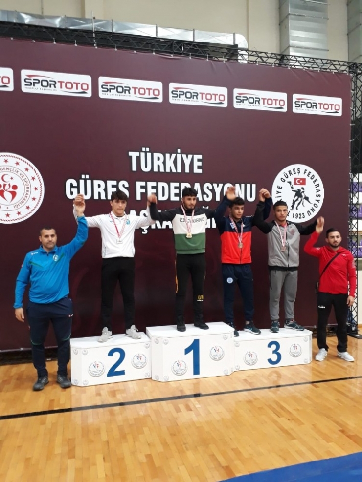 Yıldızlardan İki Madalya