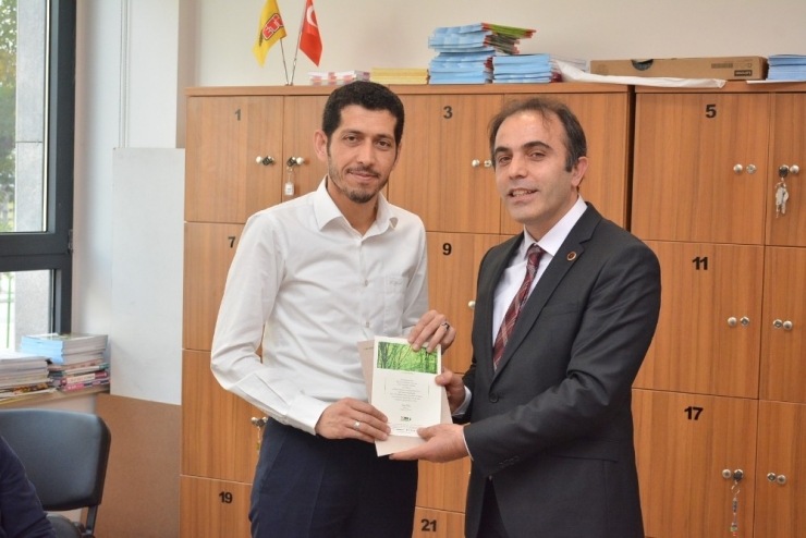 Öğretmenler Günü’nde Öğretmenler Adına Ağaç Diktirildi