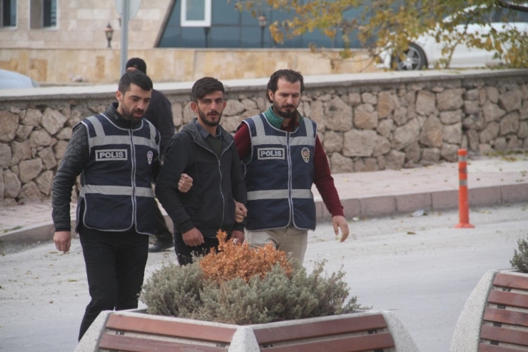 Yüzme Havuzuna Dadanan Hırsız 7’inci İşinden Sonra Yakalandı