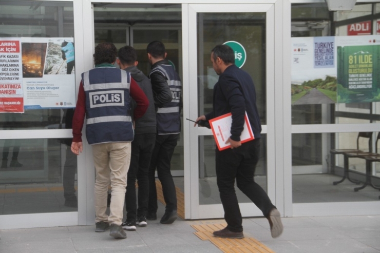 Yüzme Havuzuna Dadanan Hırsız 7’inci İşinden Sonra Yakalandı