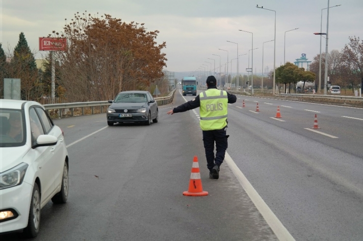 Trafik Polislerinden ’Yağmur’ Uygulaması
