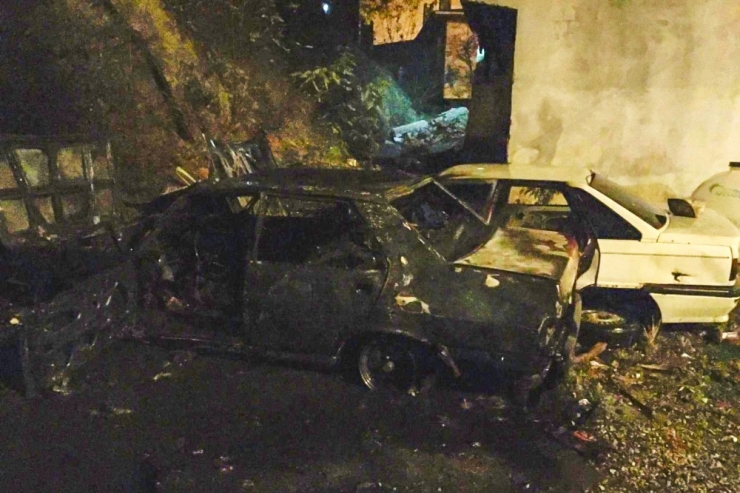 Kürtün’de Hurda Otomobil Yangını Korkuttu