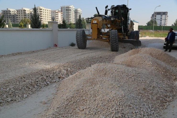 Haliliye’de Yol Yapım Çalışmalarını Sürüyor